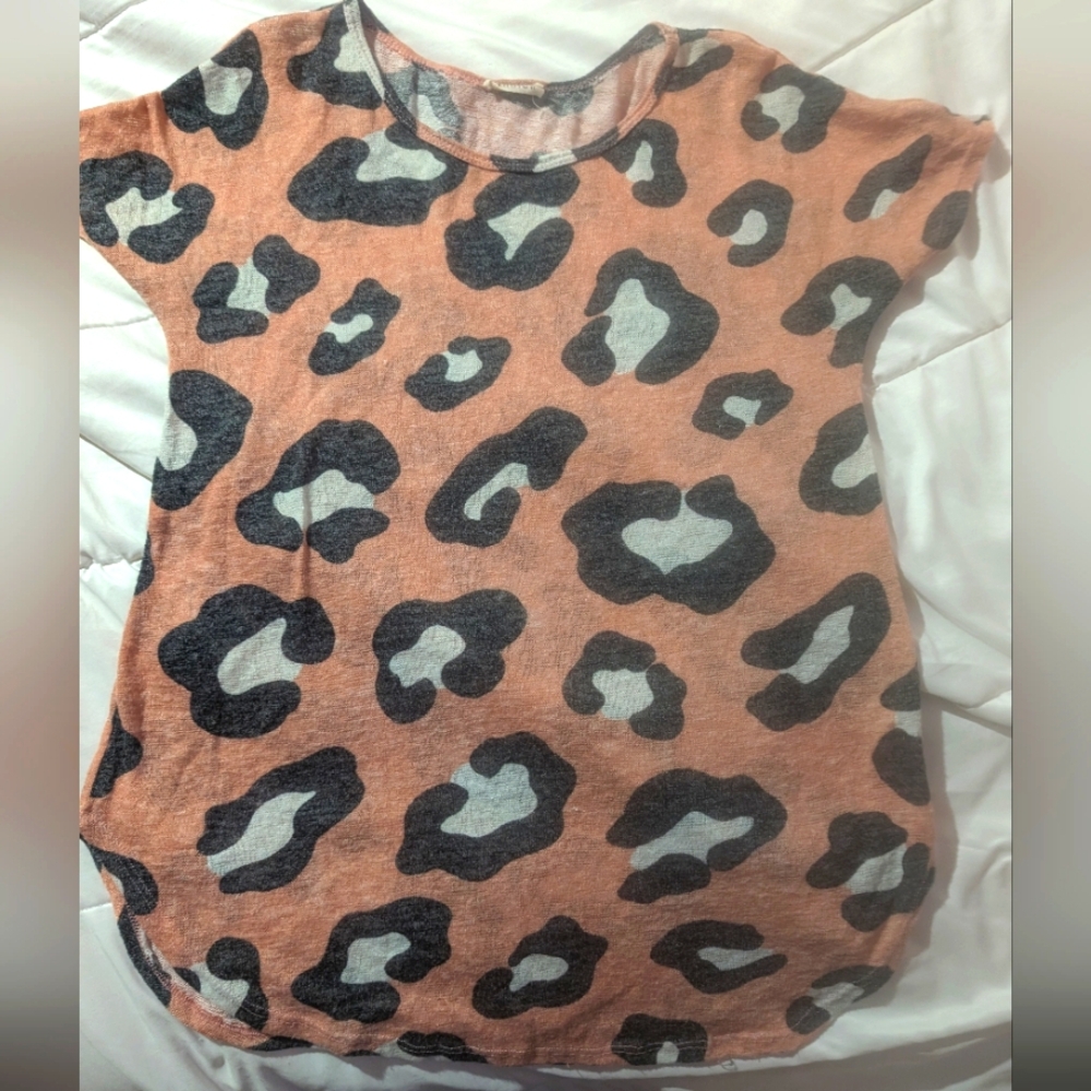Leopard Print Short Sleeve Top
